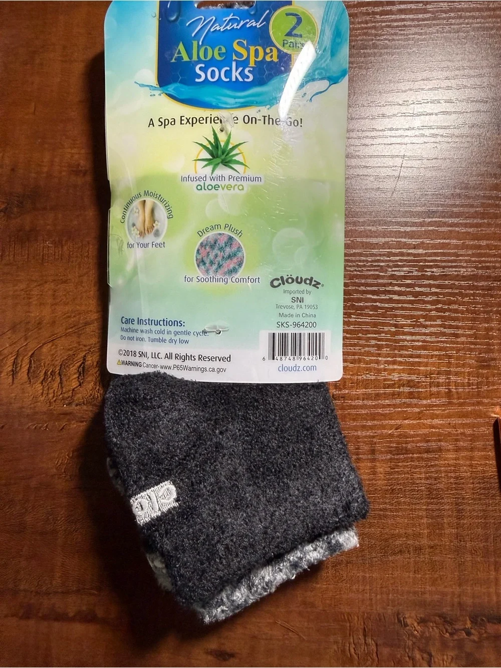 Cloudz Plush Aloe Spa Socks– Moisturizing Comfort - 2 pair pack *NEW